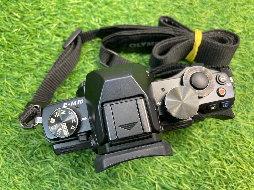 Olympus OM-D E-M10