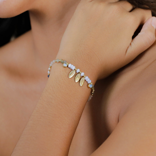 Браслет Franck Herval, Palma, с лунным камнем, жемчугом, халцедоном, лазуритом, лабрадоритом и крист