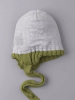 Шапка детская осенняя с завязками и помпонами