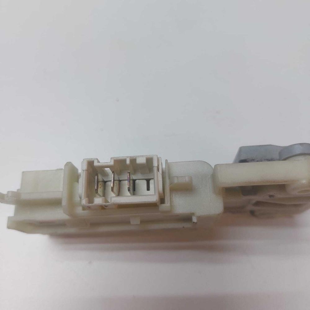 16 Блокировки люка для стиральной машины Electrolux 132693902 б/у