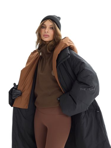 Черно-коричневый длинный пуховик с капюшоном