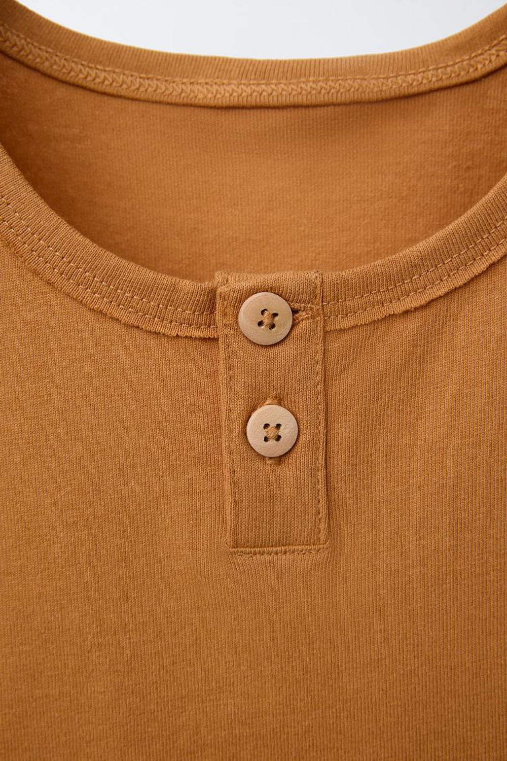 ZARA МАЙКА С ПУГОВИЦАМИ, ЗЕМЛЯНОЙ