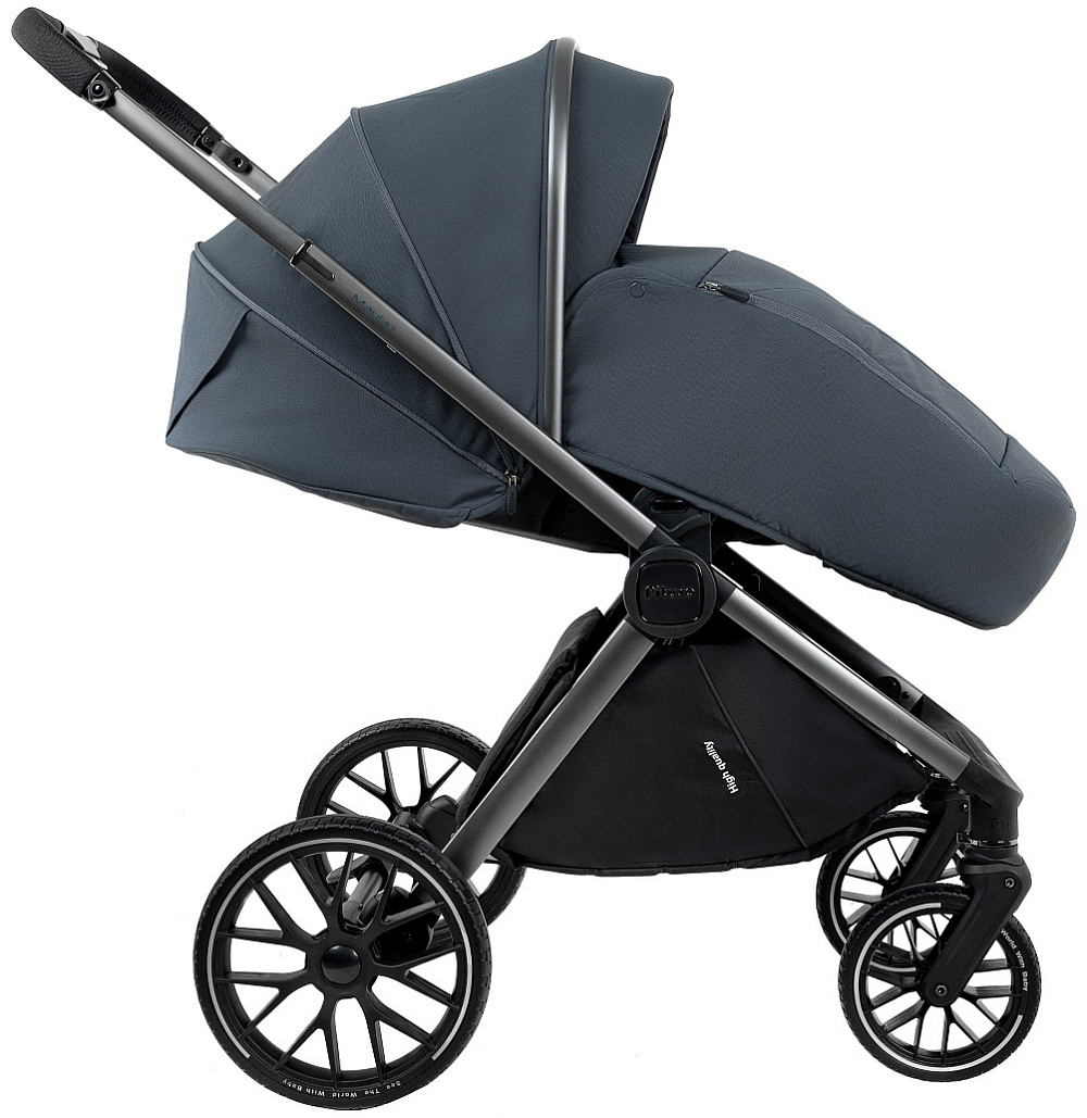 Детская коляска Pituso Mayla Plus 3 в 1 с автокреслом Baesa Black Graphite