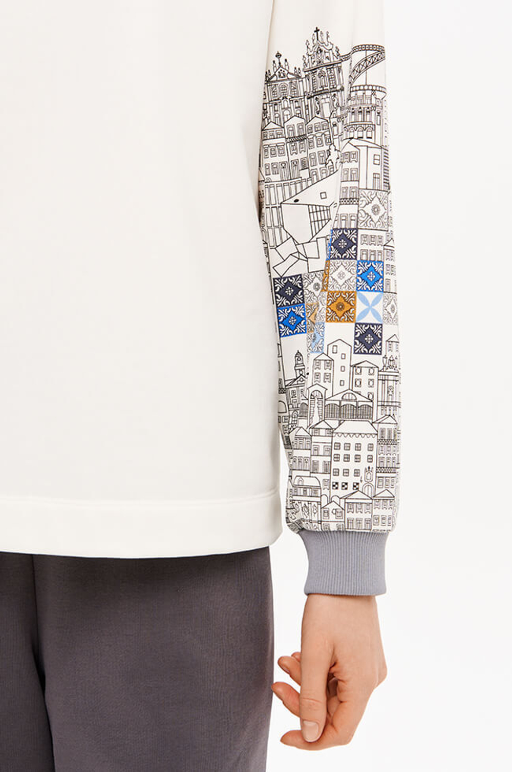 23350 Свитшот женский (молочный)