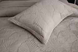 Покрывало 160х220 и наволочка 50х70 Sofi De MarkO Ноэль кремовое