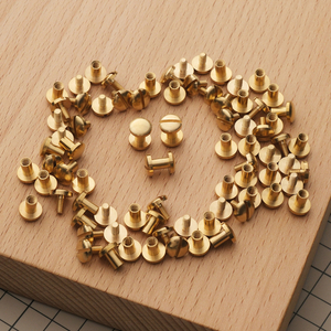 Винт ременной закругленный из латуни, диаметр 8 мм