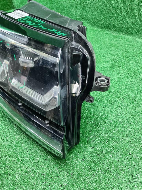 Фара правая VW Teramont (2017-2022) LED