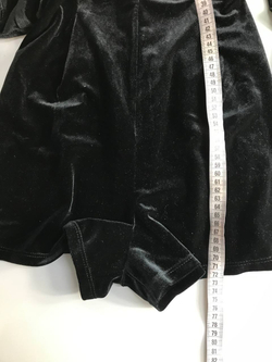 Комбинезон с шортами Bershka под бархат для эффектного образа, 42 размер