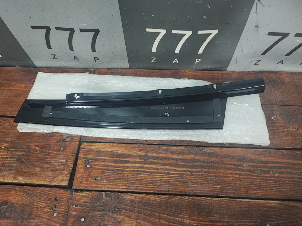 Накладка двери передней левой Mercedes S W223 Новая Оригинал A2236903300