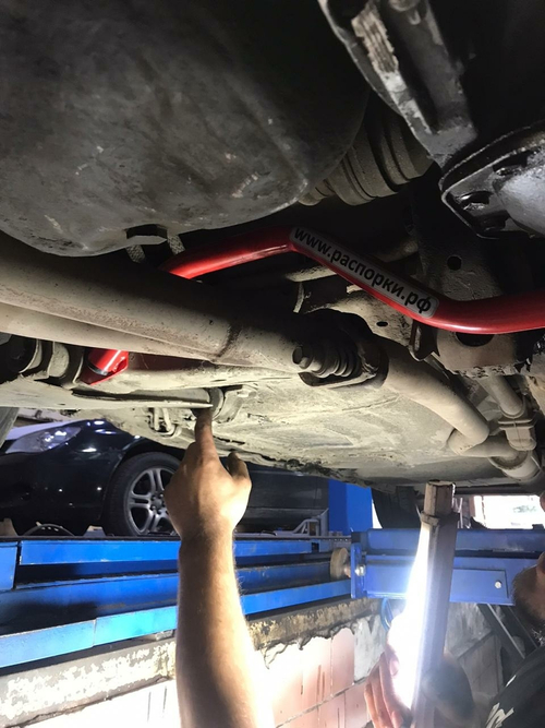 Усилитель жесткости нижний (регулируемый) Daewoo Nexia, Opel Kadett E, D (бензин), Pontiac Lemans (бензин)