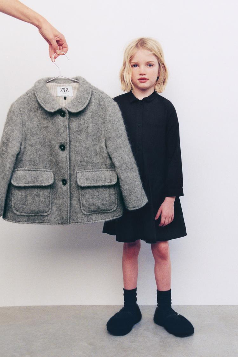 ZARA ОДНОТОННОЕ ПЛАТЬЕ С КАРМАНАМИ, ТЕМНЫЙ АНТРАЦИТ