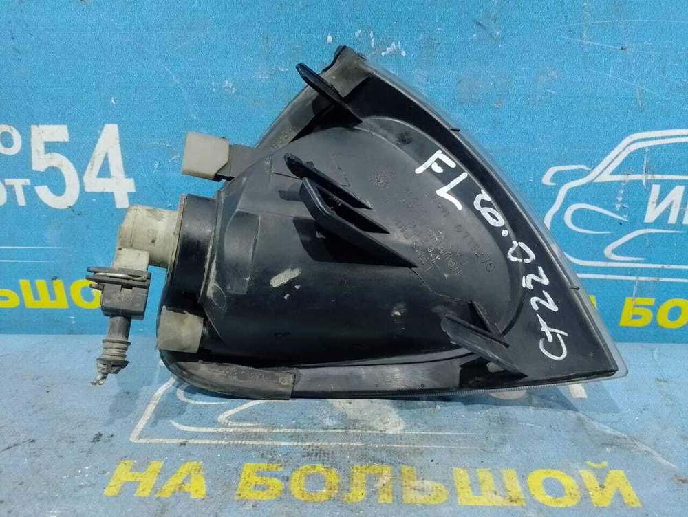 Габарит левый TOYOTA AVENSIS 1999