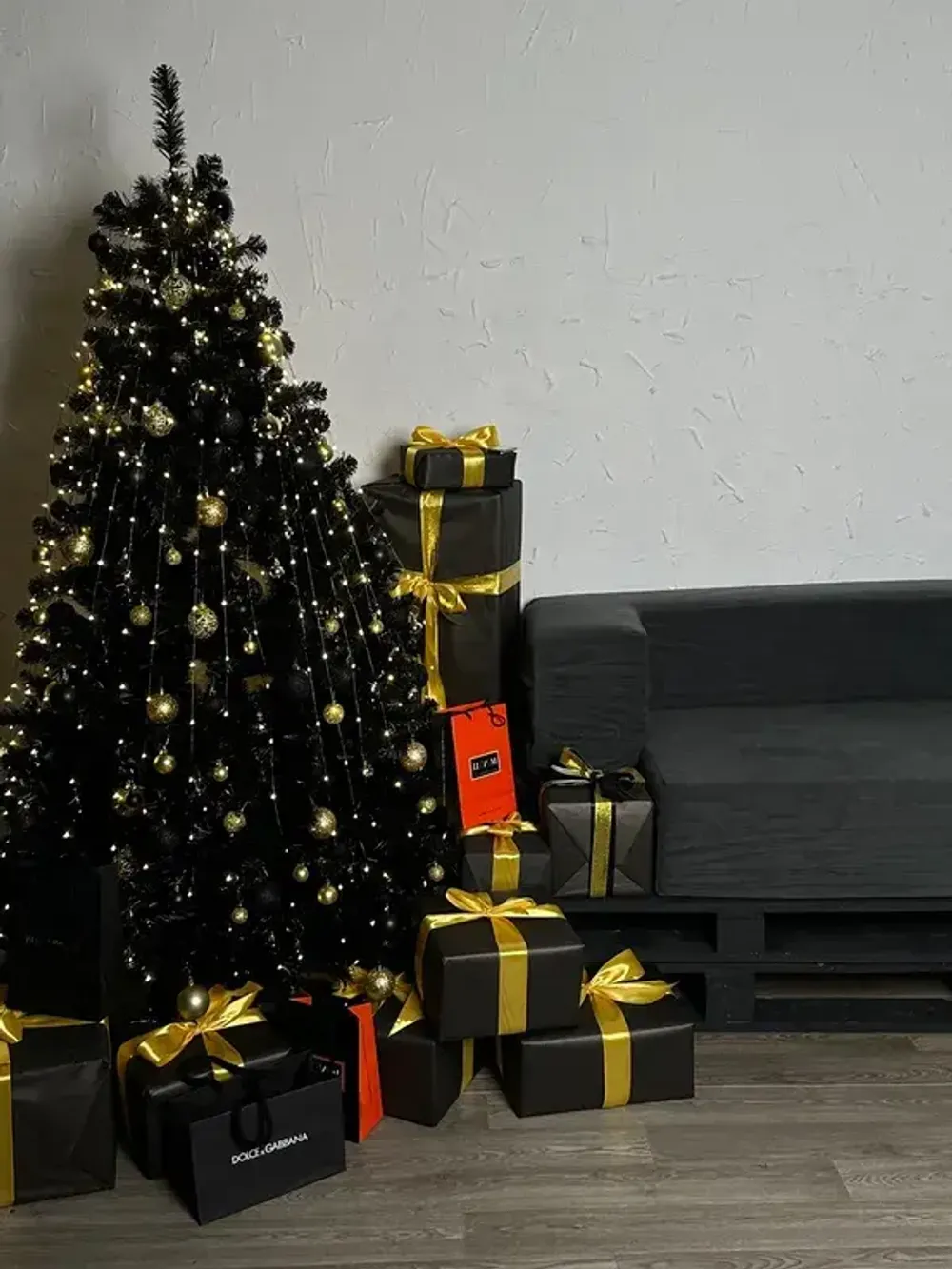 Искусственная черная елка «Чёрная жемчужина» 270 см / 2,7 м