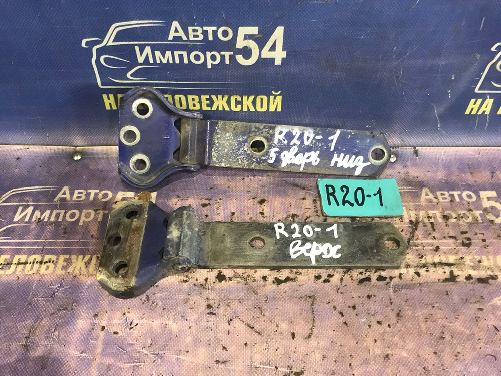 Петля багажника NISSAN MISTRAL 1997