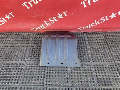 Брызговик крыла переднего правый 2020г.