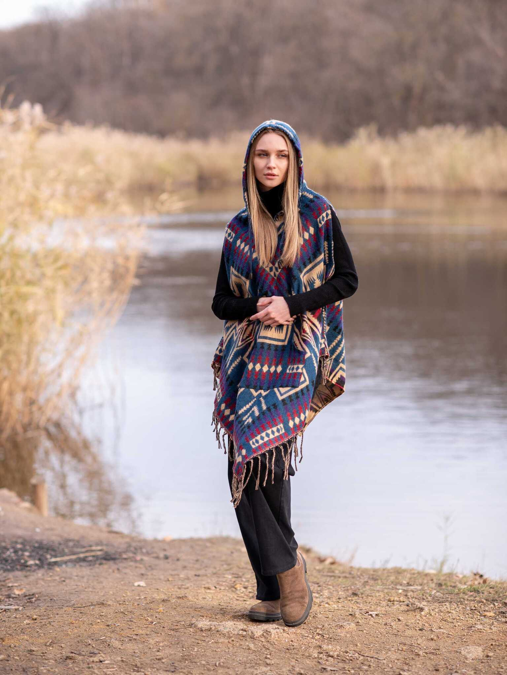 Пончо женское шерстяное с орнаментом