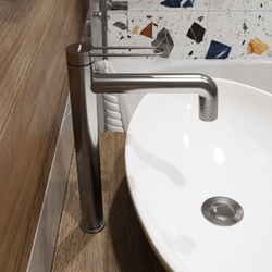 Смеситель для раковины STWORKI Левангер S07020GB вороненая сталь