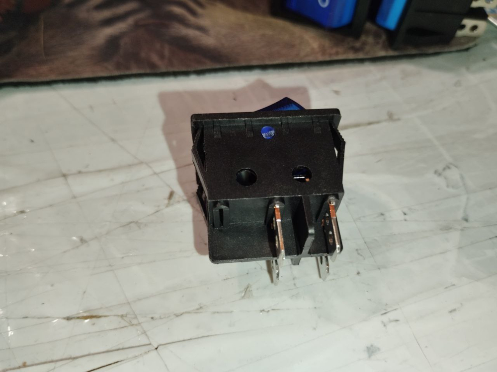 Выключатель синий 16А 250V, 20A 125V (4-х контакт.) клавишный