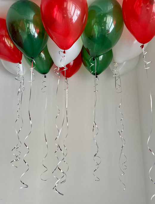 Воздушные гелиевые шарики с доставкой по Хабаровску зеленый/красный/белый №4702