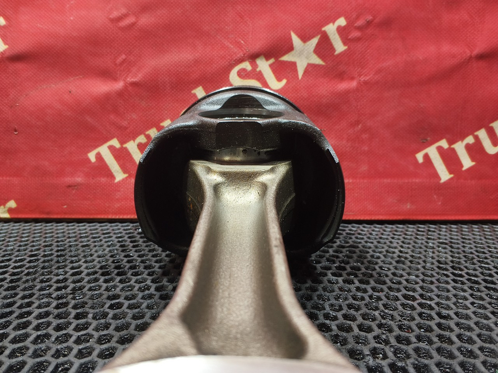 Поршень с шатуном 2020г