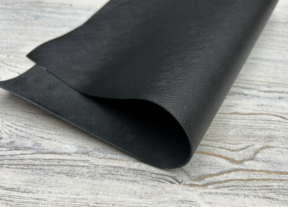 Натуральная кожа с тиснением саффиано из Италии