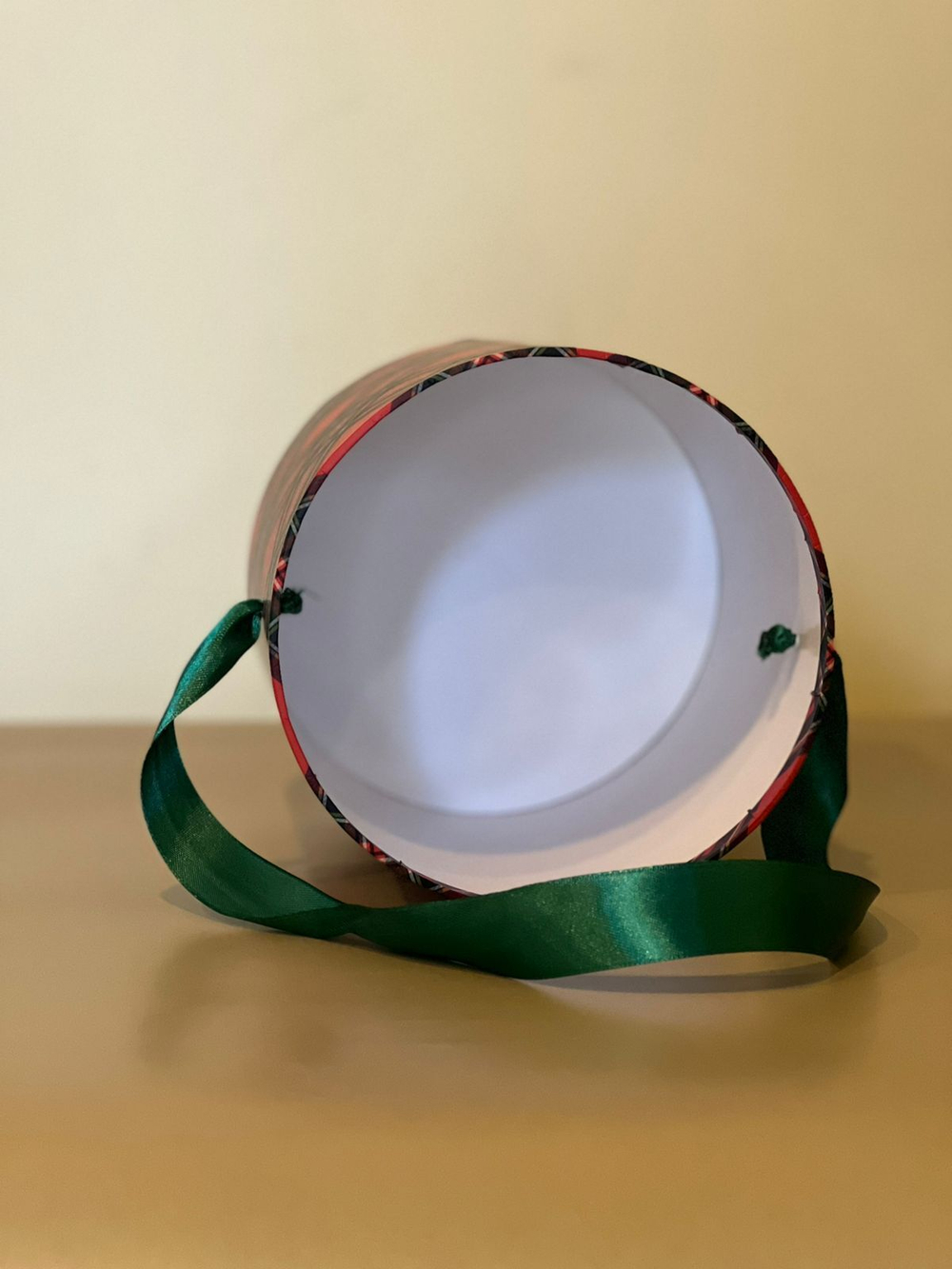 Шляпная коробка эконом 14 см . Цвет; В клетку. Розница 350 рублей .