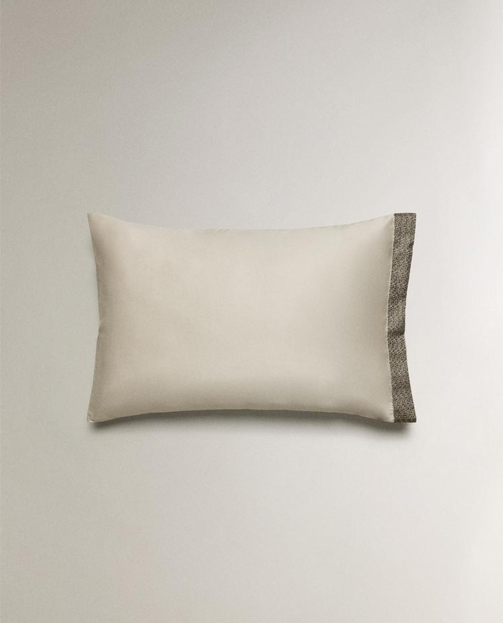 ZARA HOME САТИНОВАЯ НАВОЛОЧКА С ВЫШИВКОЙ, БЕЖЕВЫЙ