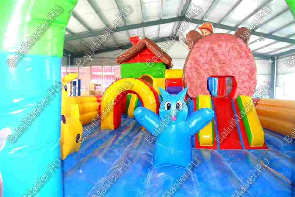 Коммерческий надувной батут "Медведи - соседи" 10*6*4.5 м