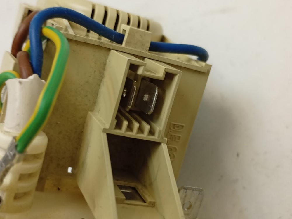 WMUF5050 кт42 Сетевой фильтр стиральной машины Hotpoint-Ariston б/у