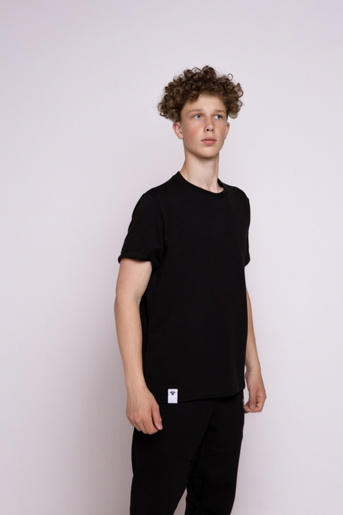 Футболка черная классическая без принта