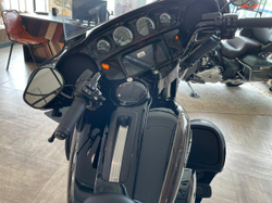 Ultra Limited, Harley-Davidson (FLHTK), 2020 "River Rock Gray / Vivid Black, Black Finish"