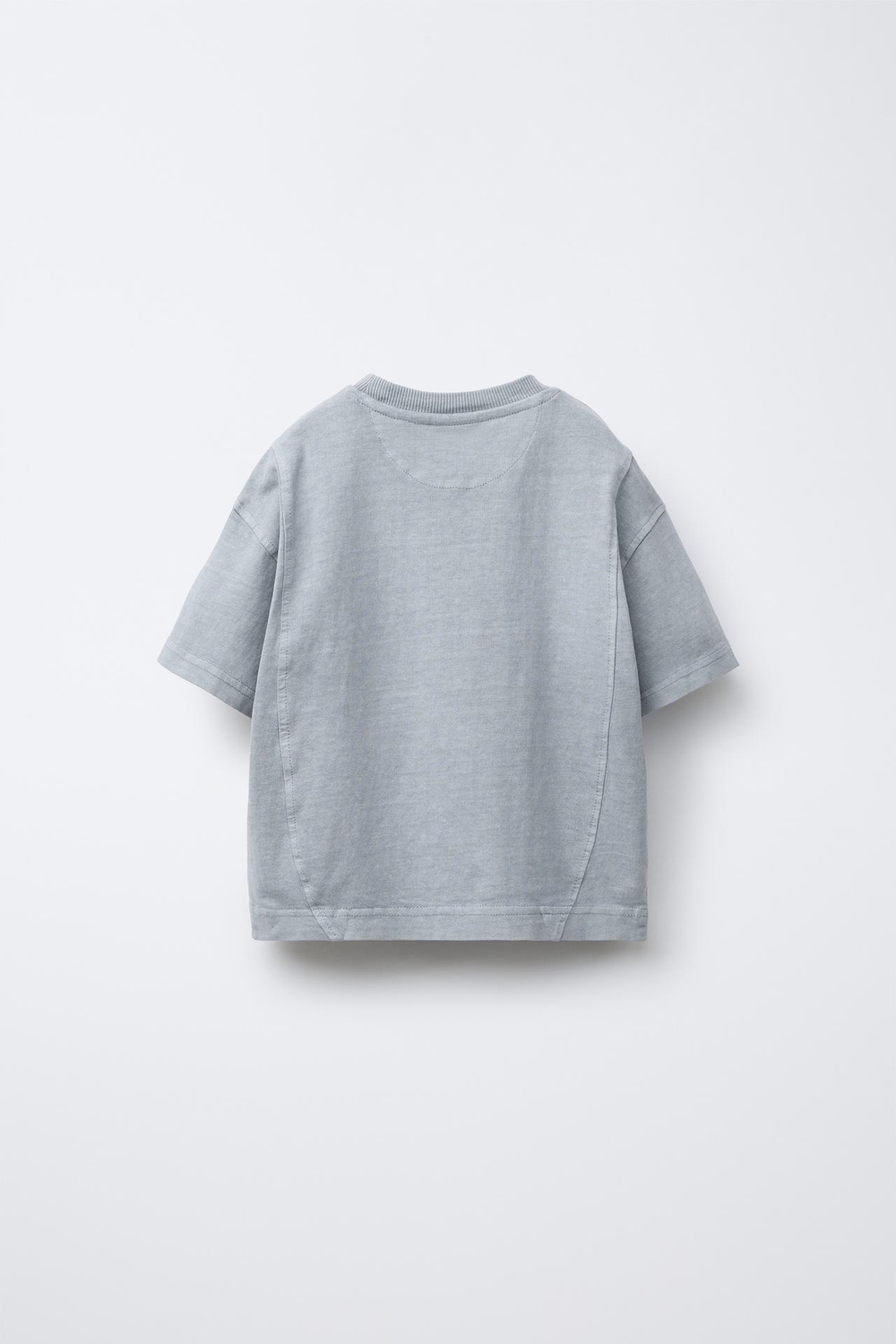 ZARA ФУТБОЛКА GARMENT DYE С ВЫШИТЫМ ЛОГОТИПОМ, ЛИНЯЛЫЙ СИНИЙ