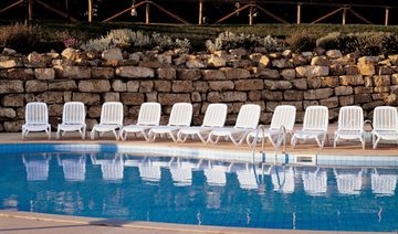 Шезлонг-лежак пластиковый Tropico белый Италия