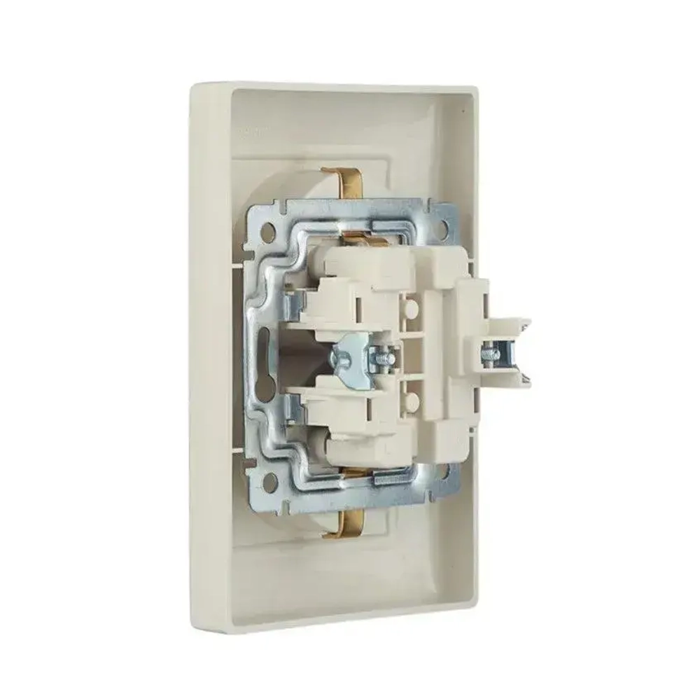 Розетка двойная с заземлением слоновая кость Legrand Valena 774370