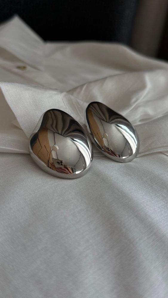 серебристый