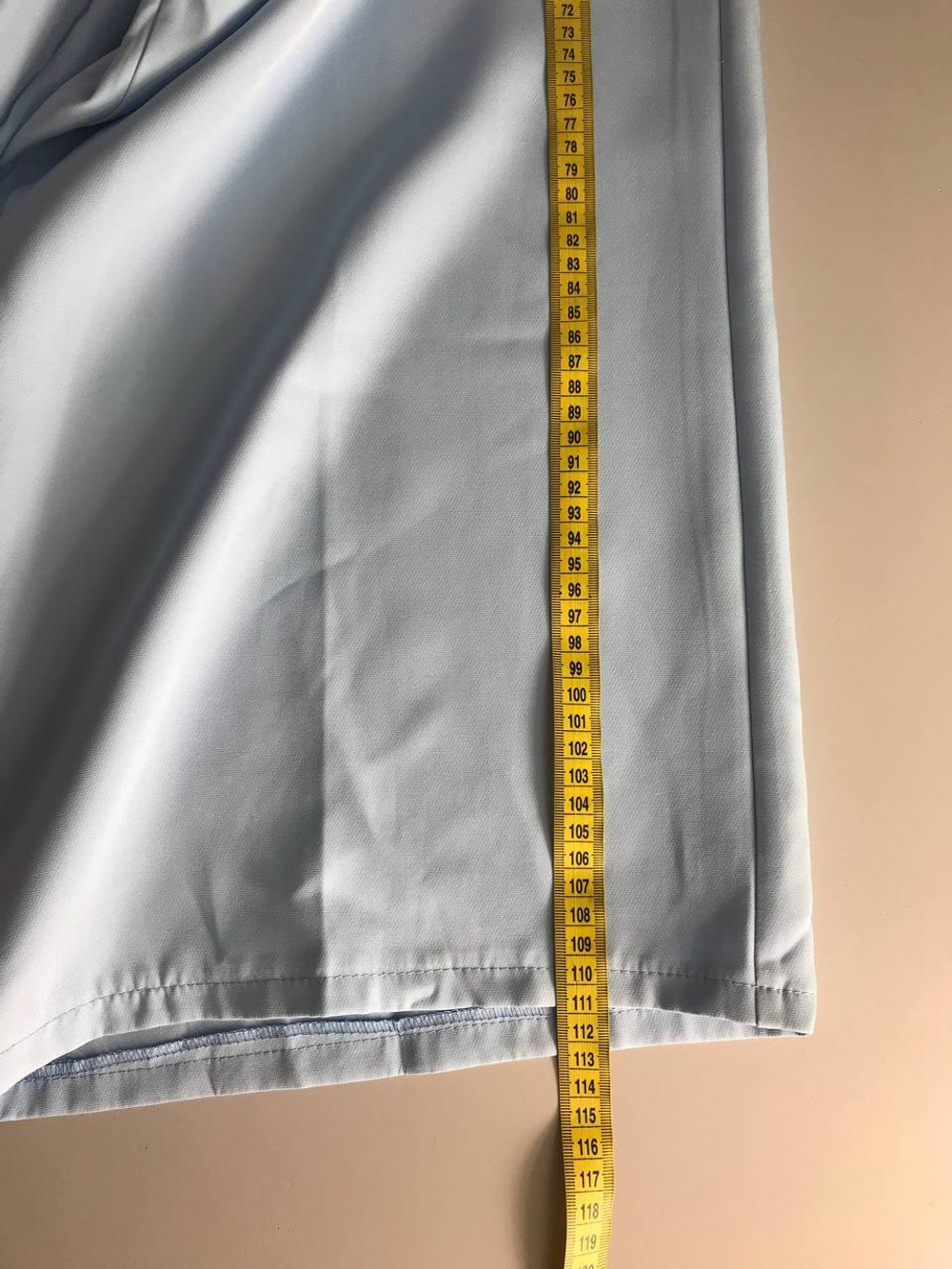 Брюки нежного оттенка, визуально на 48 размер