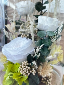 натуральные пионы в стекле