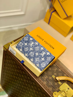 Louis Vuitton Sarah Wallet
