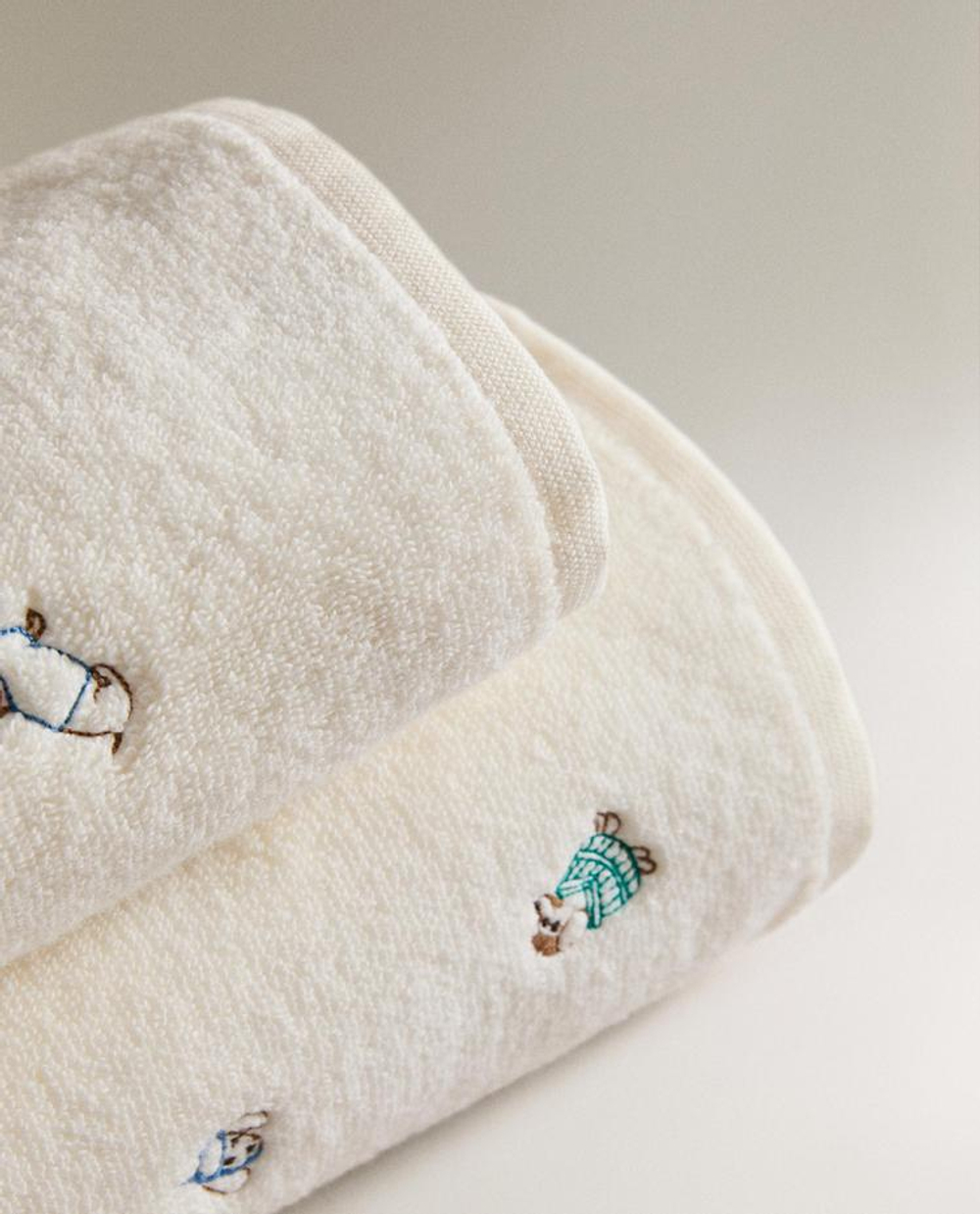 ZARA HOME ДЕТСКОЕ ПОЛОТЕНЦЕ С СОБАЧКАМИ, ЭКРЮ