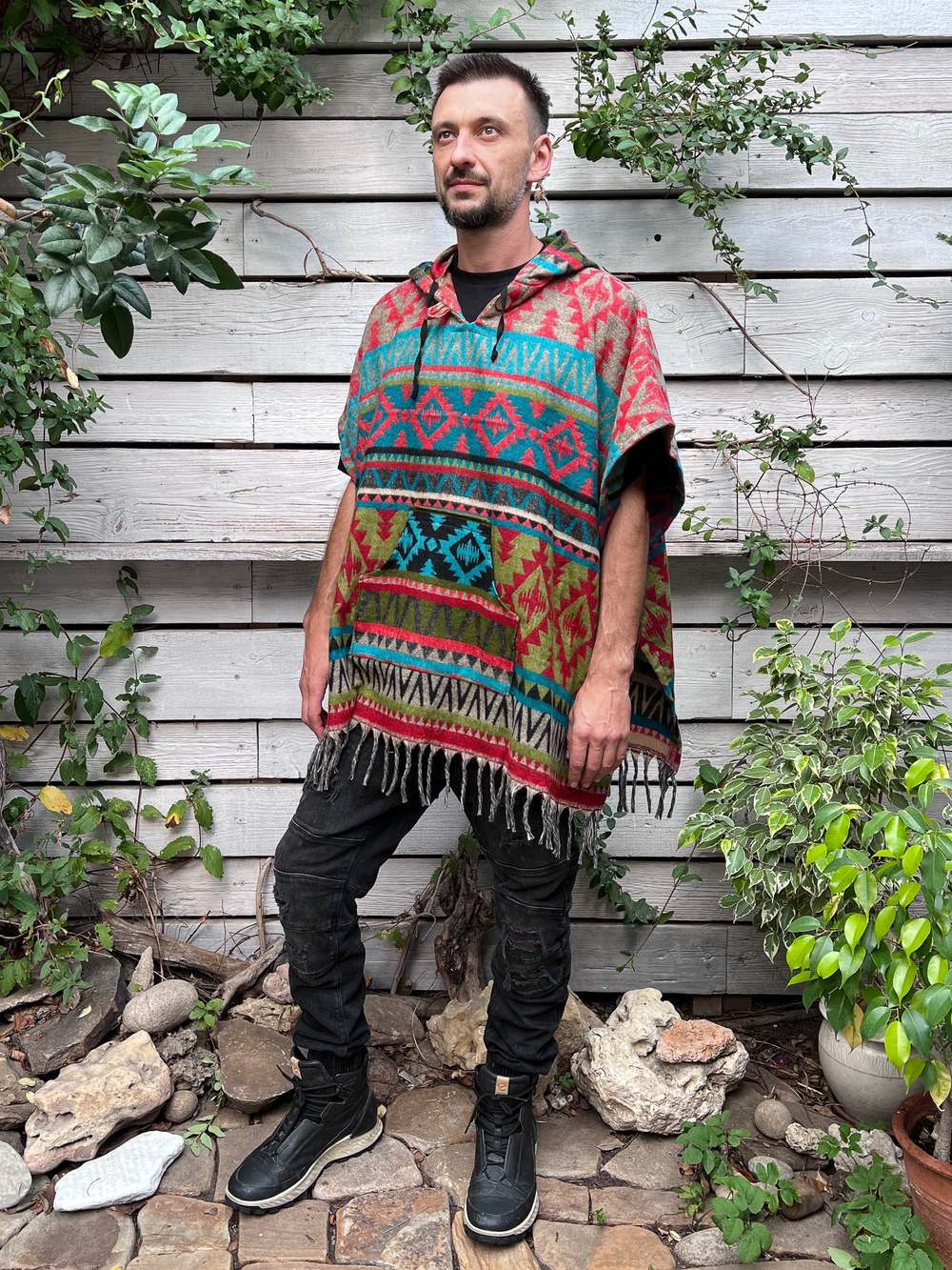 Пончо шерстяное с орнаментом