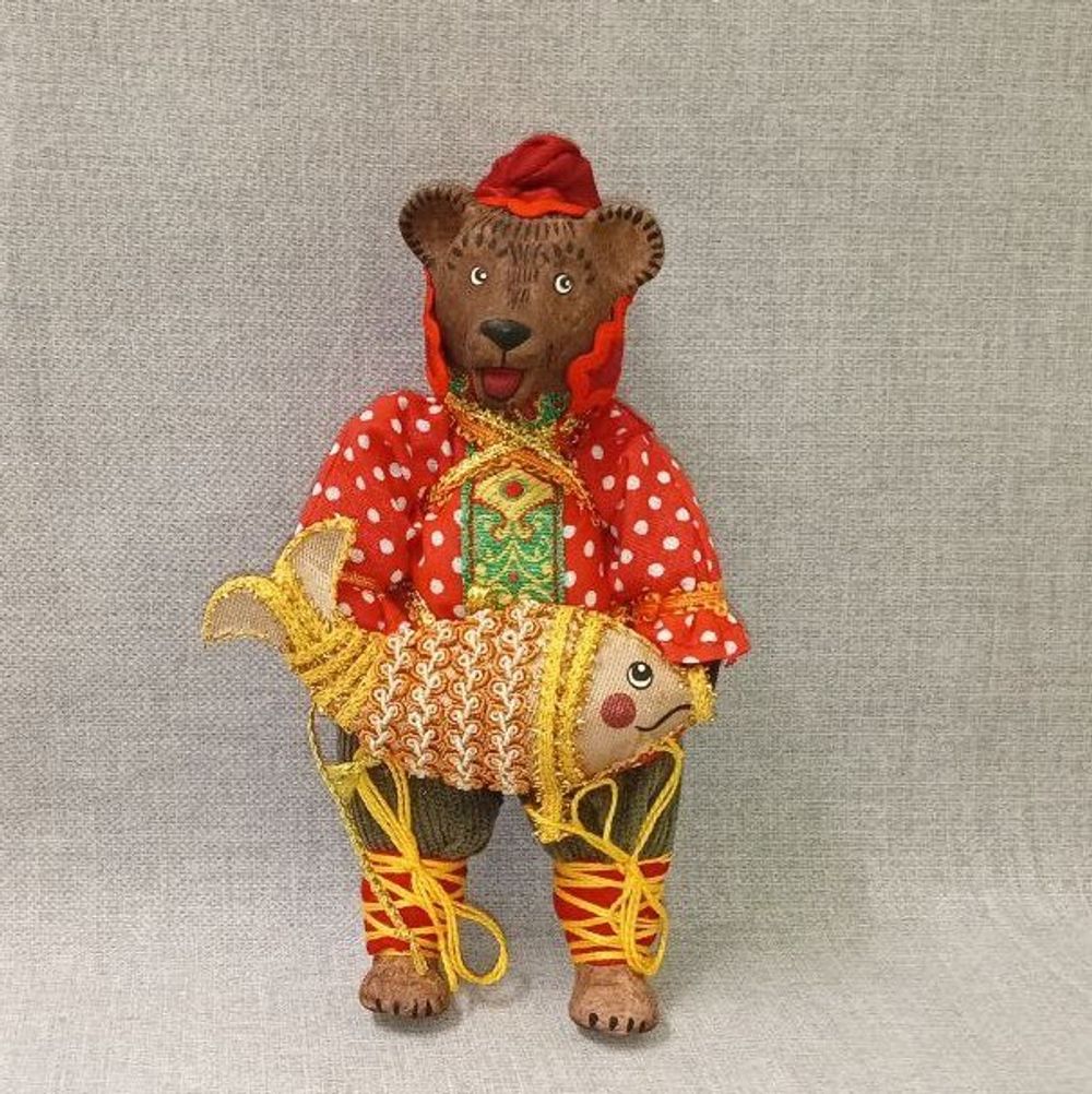 Ёлочная игрушка Медведь в колпаке с рыбой