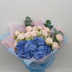 Букет из роз и гортензии Кира