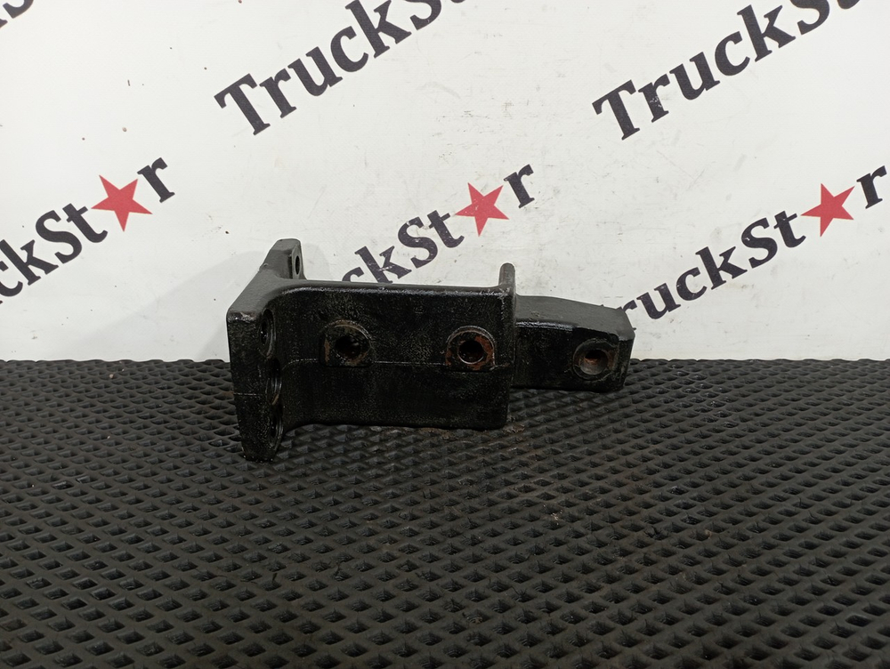 Кронштейн бампера переднего левый 2016г.