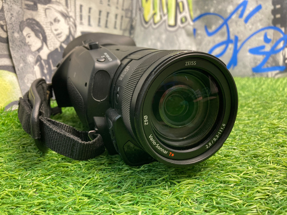 Sony FDR-AX700