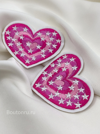 Нашивка сердце в звёздочках розовая 6х5 см