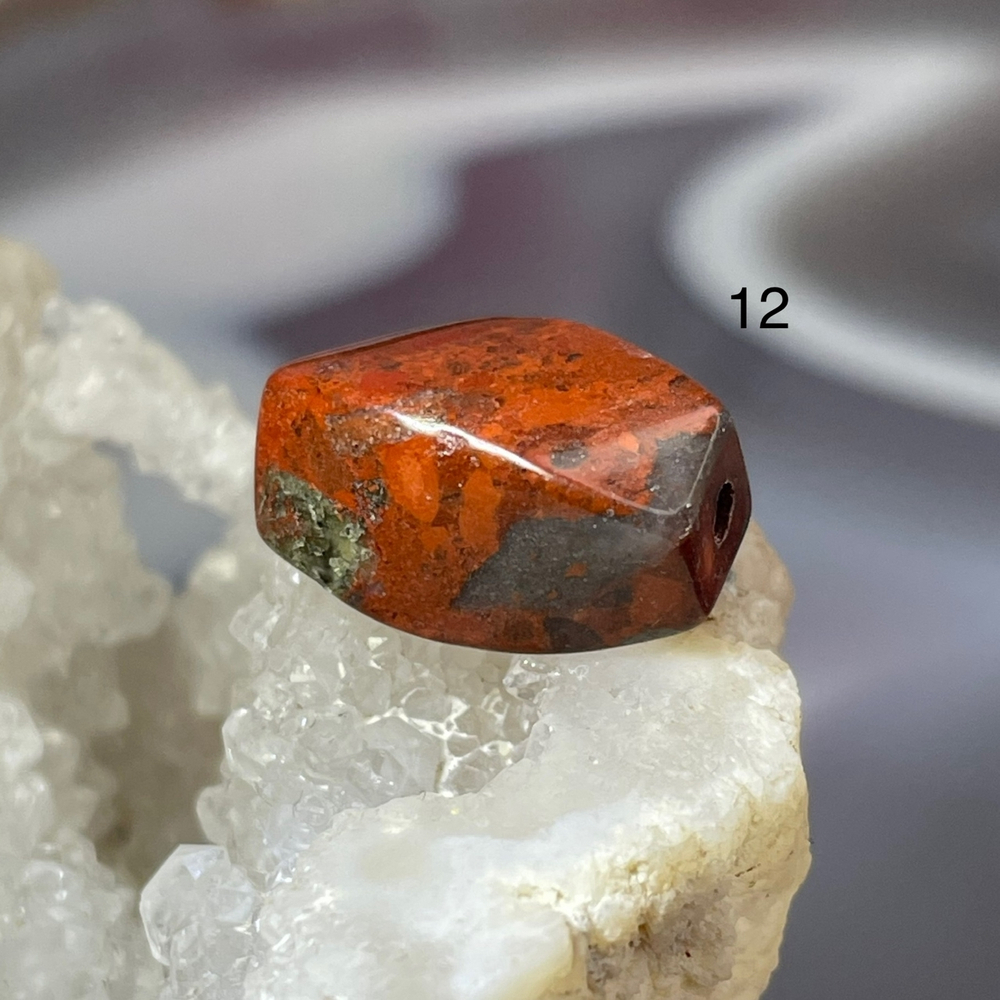 58319 Яшма брекчиевая Бусина 9*16 витая-60