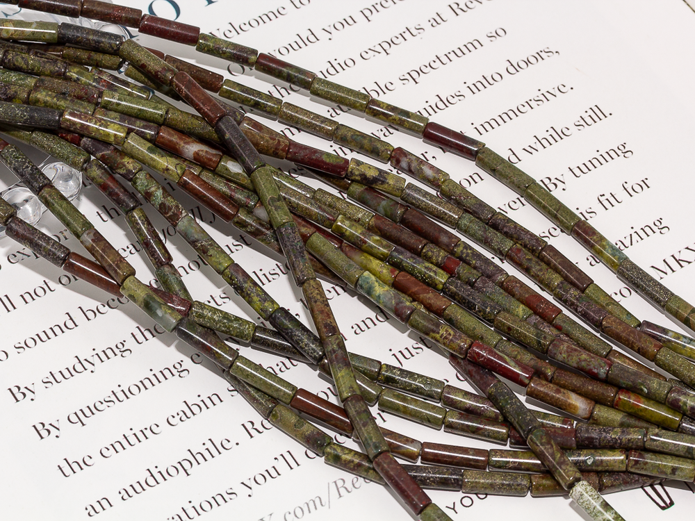 Нить бусин из яшмы, трубочки 4х13,5мм