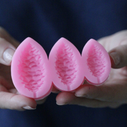 Молд силиконовый для лепки и творчества "Шишки 3 штуки" 10 см / Форма шишка для воска и мыла, гипса и полимерной глины