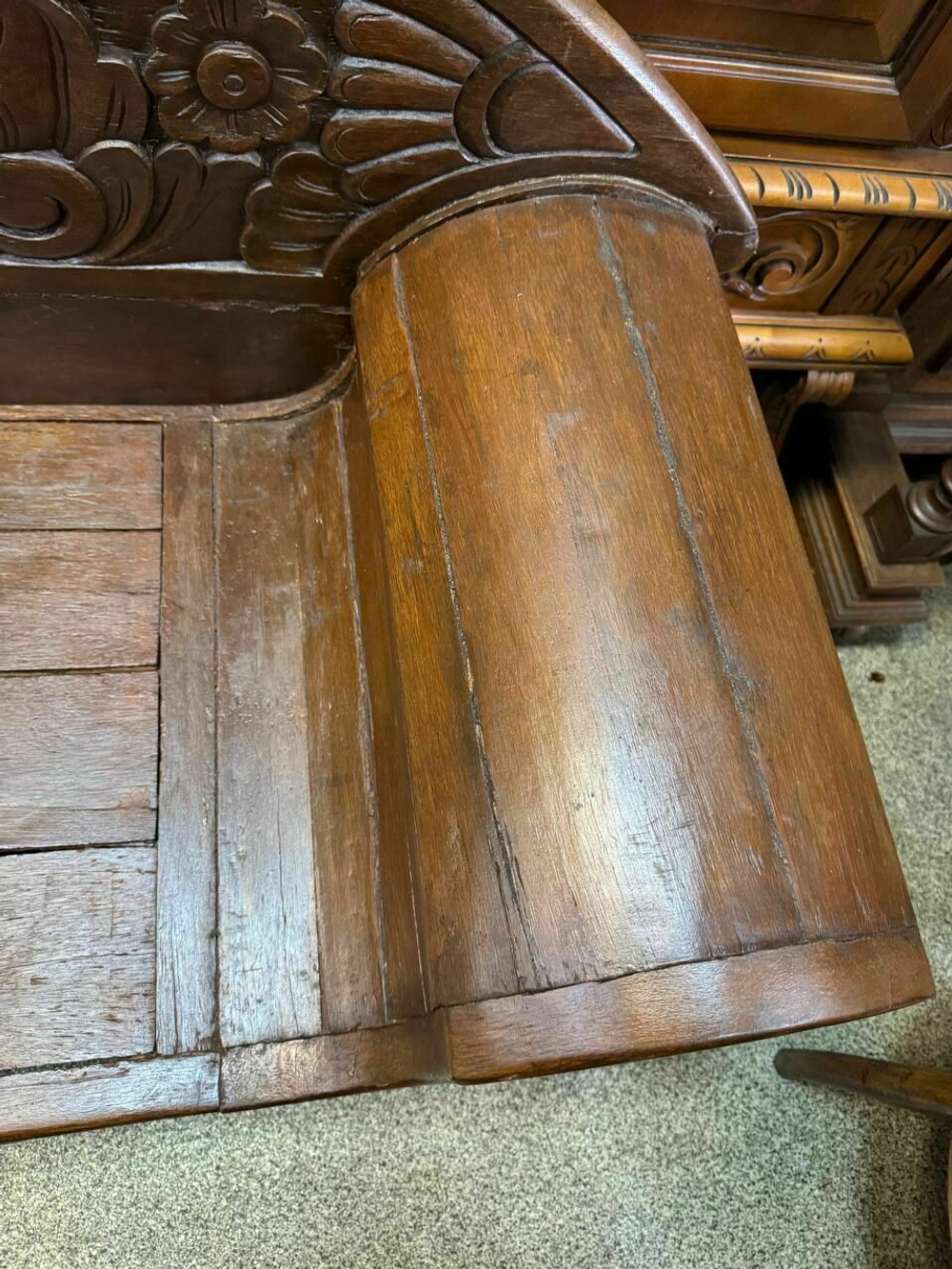 Старинная лавка