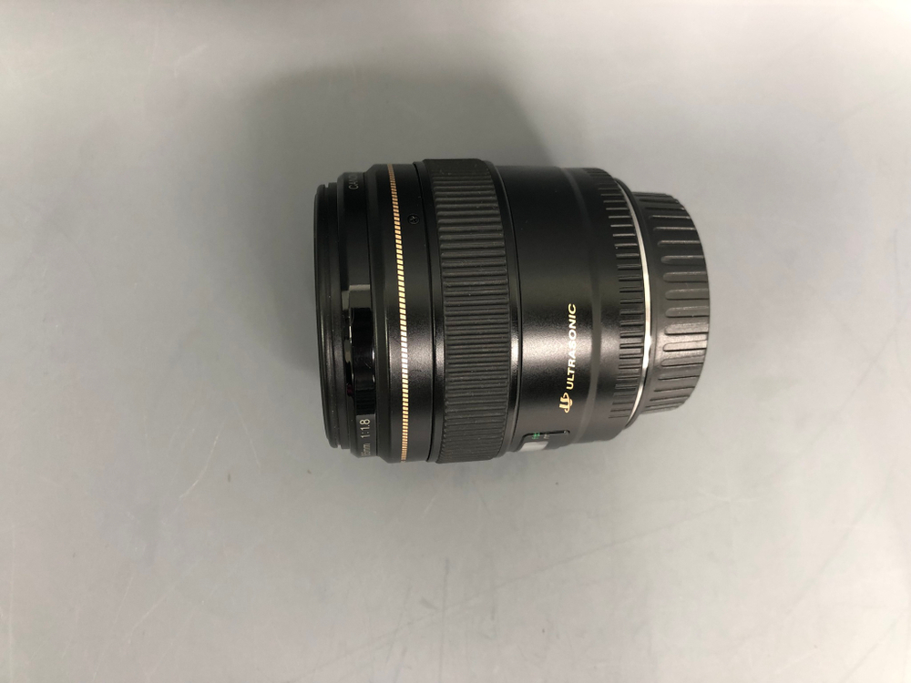 Canon EF 85mm 1.8